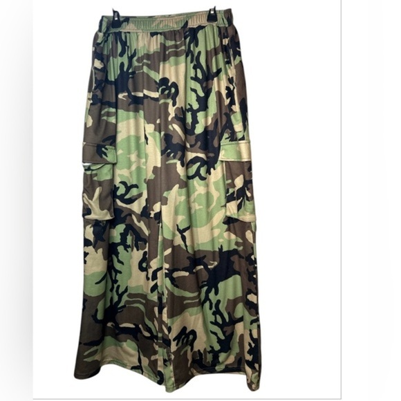 Camouflage wide‎ leg pants gently users in great condition, size 3XL. - Picture 1 of 5
